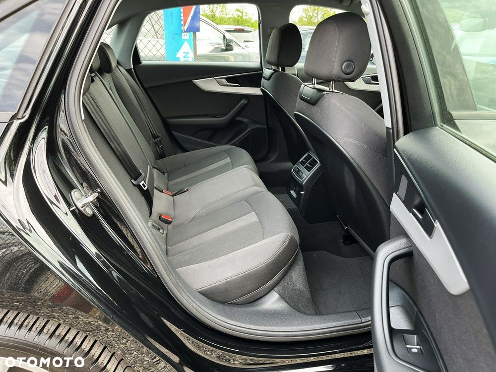Audi A4 Limousine - 33