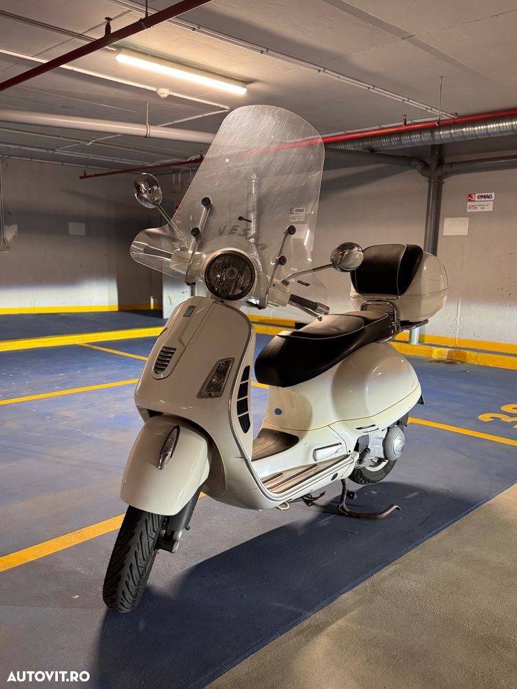 Vespa GTS 300 IE - 19