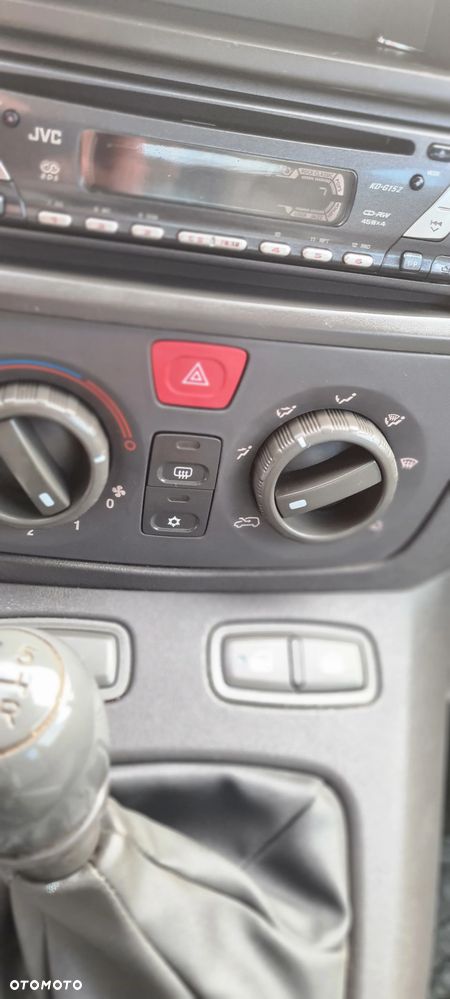 Fiat Idea 1.4 16V Dynamic - 11