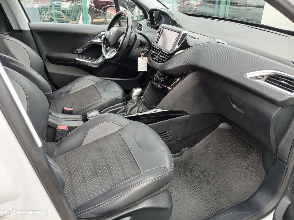 Peugeot 2008 1.2 PureTech Style - 25