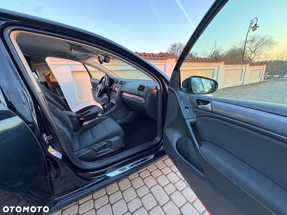 Volkswagen Golf - 22