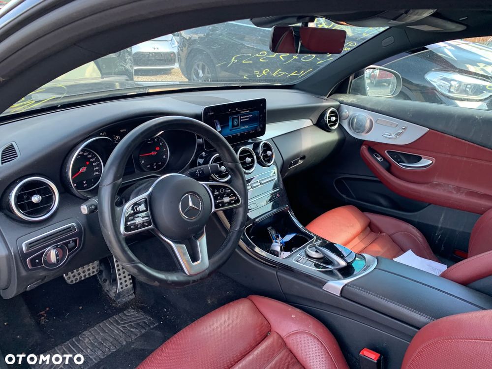 Mercedes-Benz Klasa C 300 4Matic 9G-TRONIC - 9