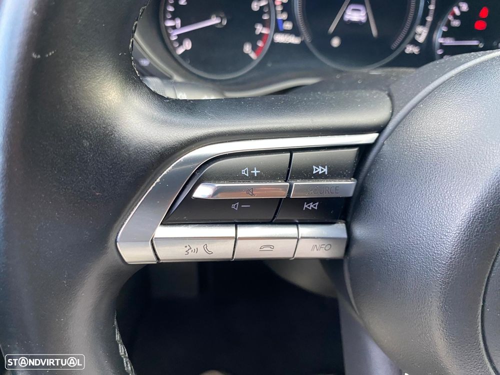 Mazda 3 Hatchback 2.0 Sky-G Evolve P.i-Actvsense J18 - 17