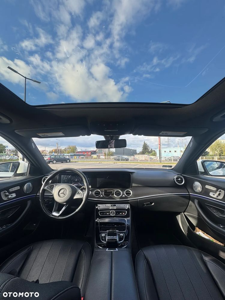 Mercedes-Benz Klasa E 300 9G-TRONIC - 9