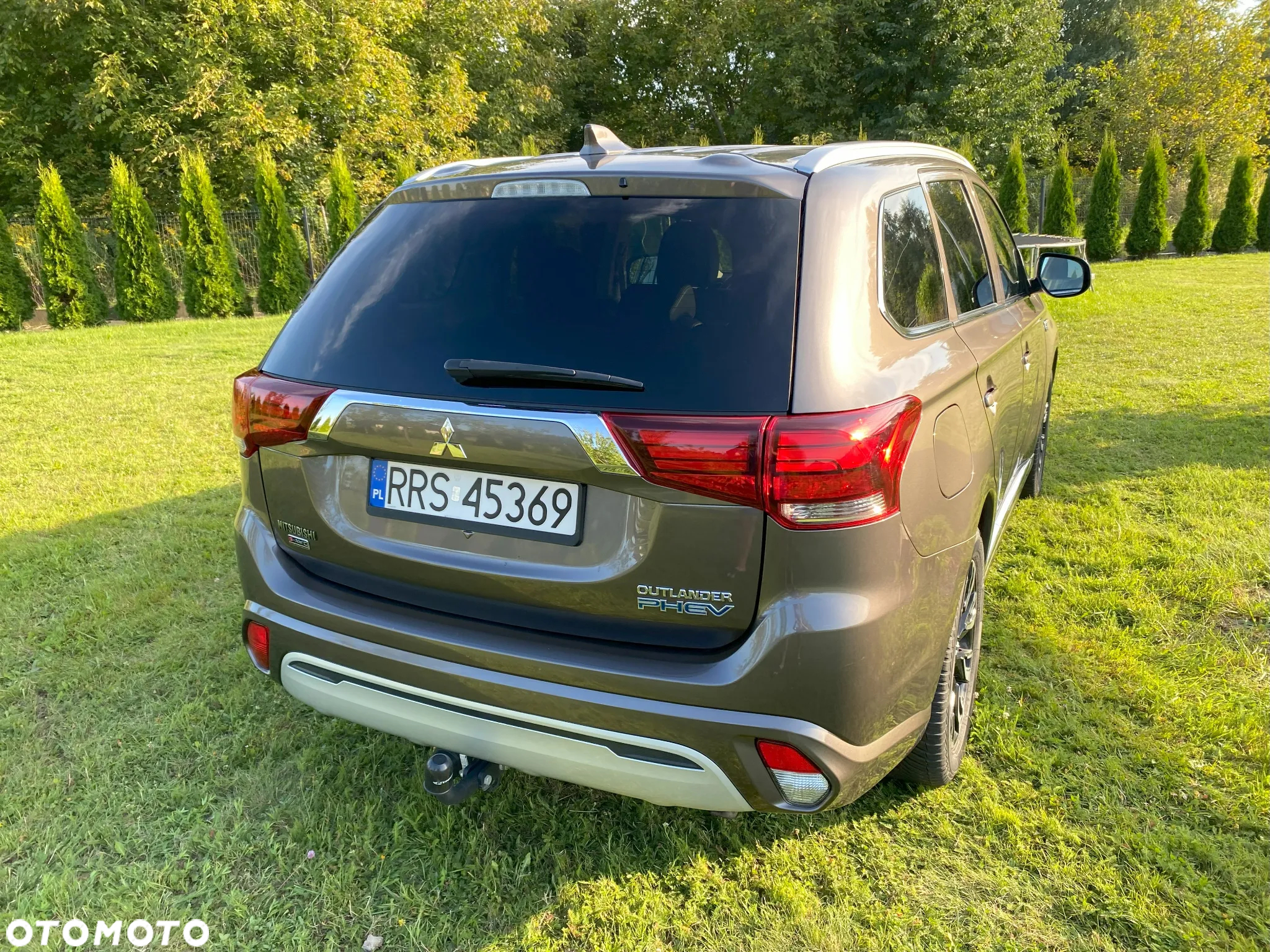 Mitsubishi Outlander 2.0 4WD Plug-In Hybrid Plus - 2