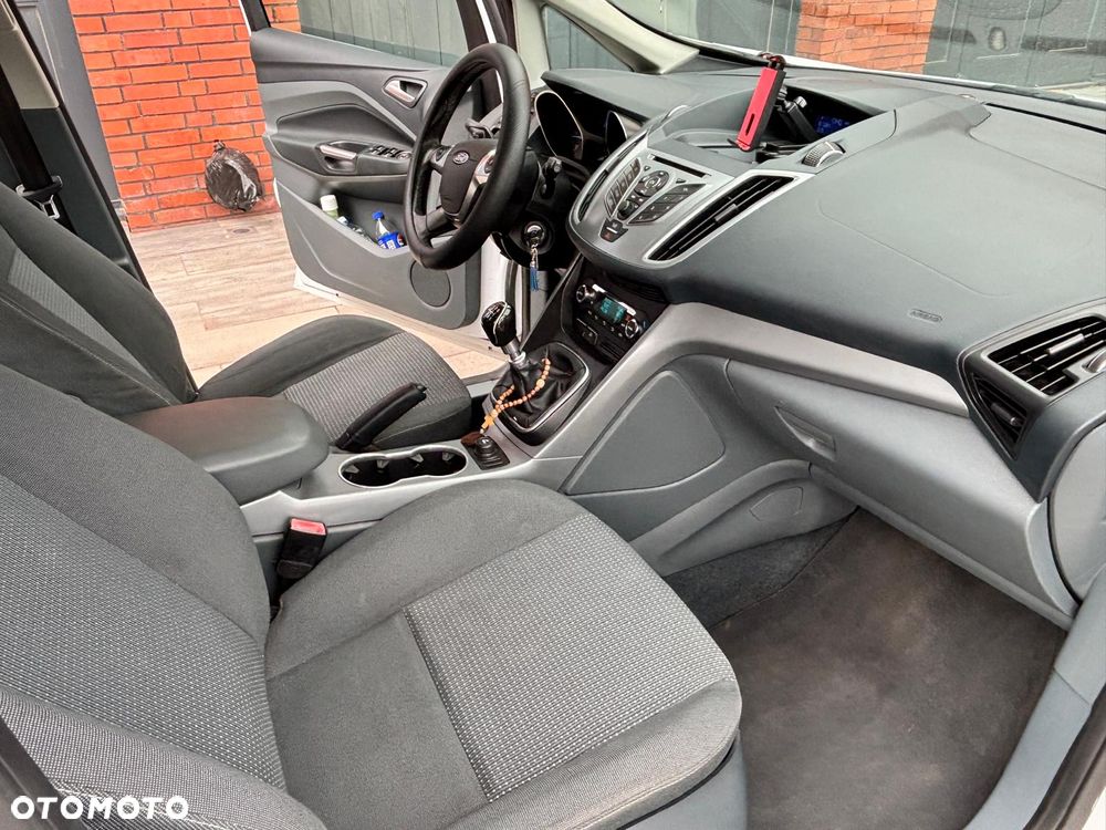 Ford Grand C-MAX - 17