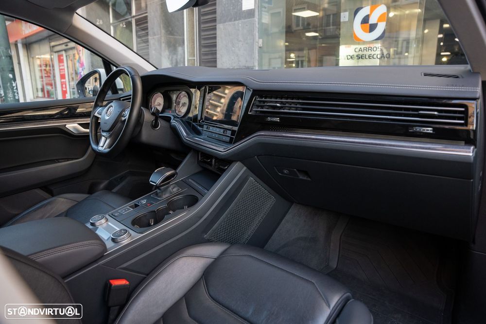 VW Touareg 3.0 TDI V6 Elegance Plus - 12