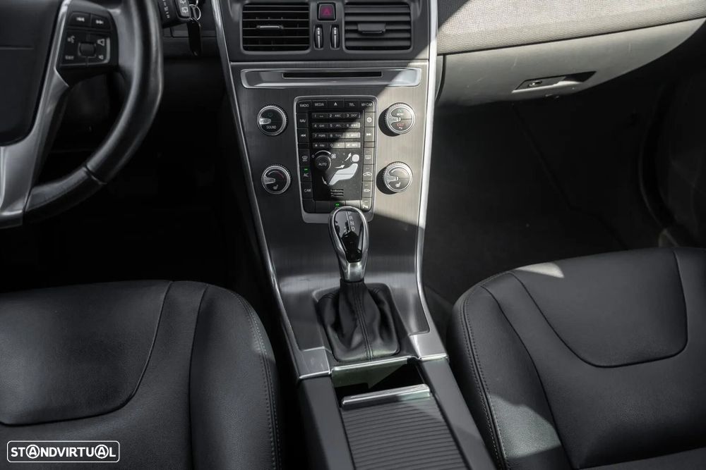 Volvo XC 60 2.0 D4 Volvo Ocean Race Geartronic - 15
