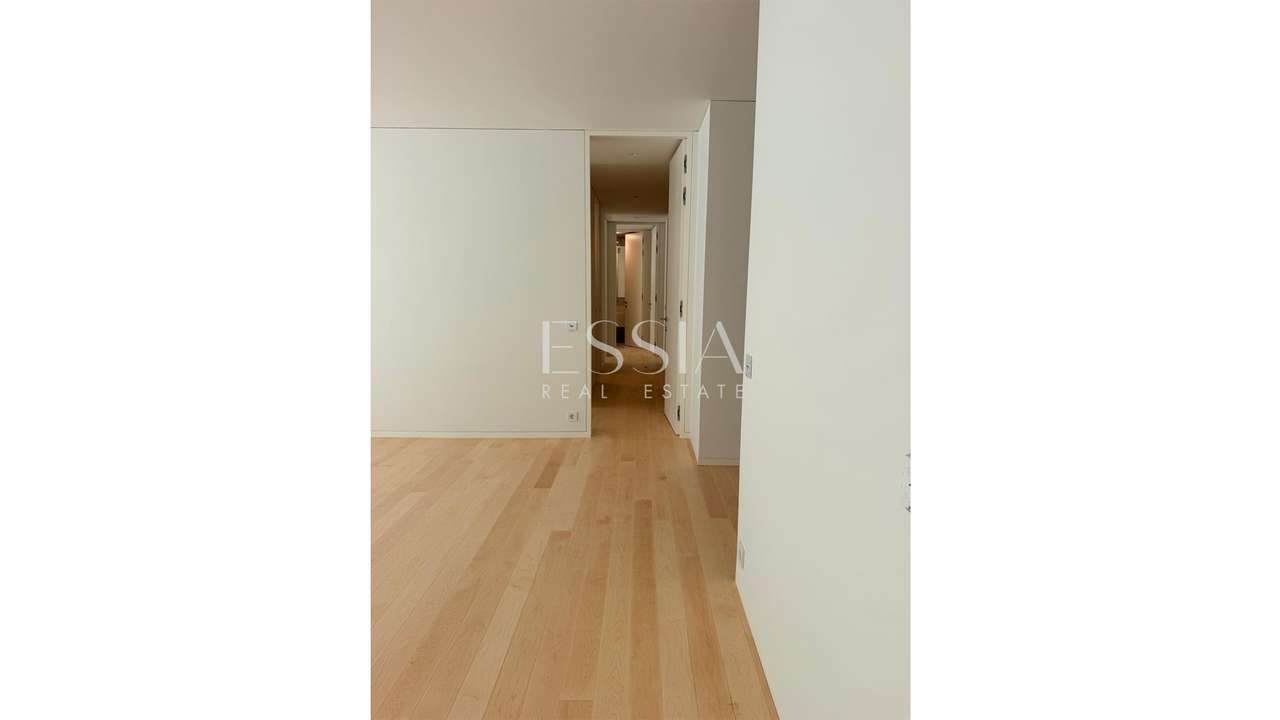 Apartamento T4 à Avenida da Boavista - Próximo ao Colégio do Rosário - Grande imagem: 4/31