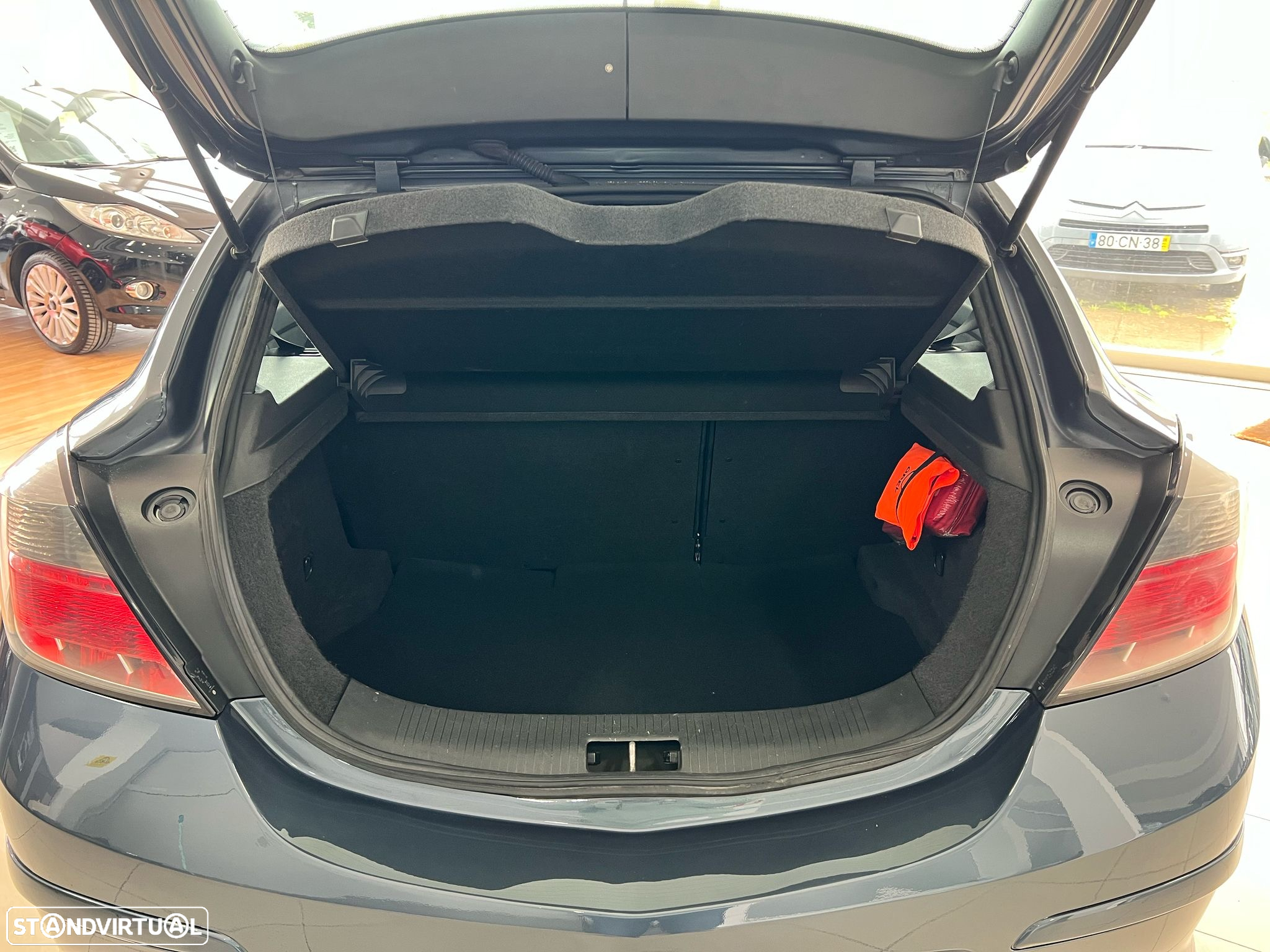 Opel Astra GTC 1.3 CDTi - 10