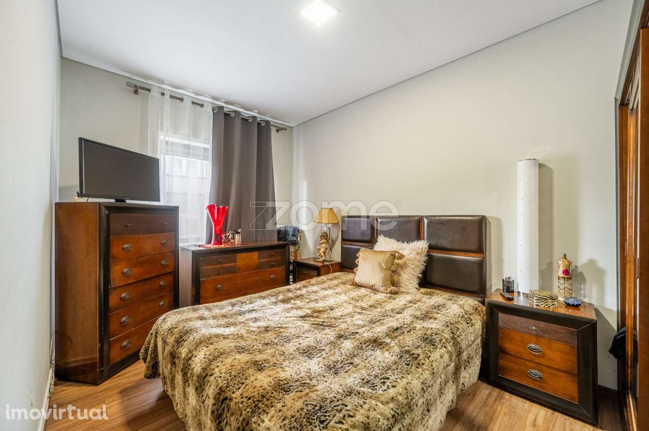 Moradia com duas habitações independentes ao Hospital São João e IS... - Grande imagem: 5/31