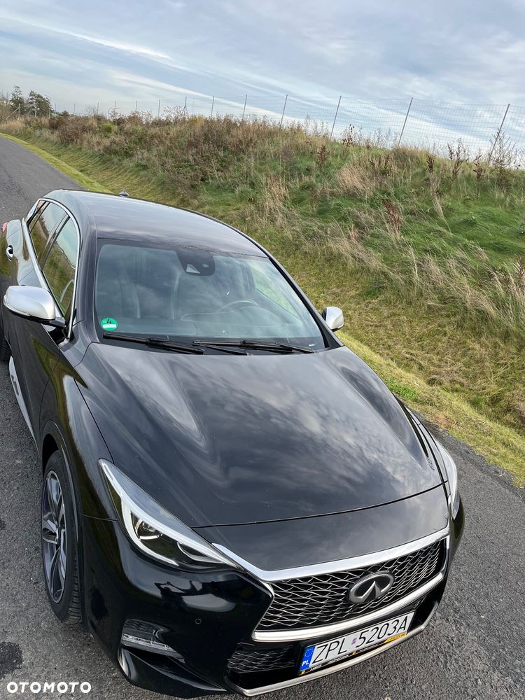 Infiniti Q30 1.6t DCT Sport City Black - 17