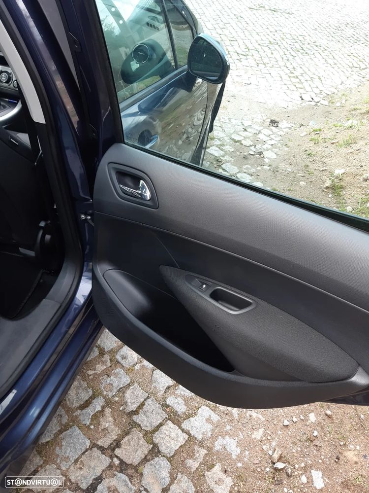 Peugeot 308 1.6 HDi Executive - 4