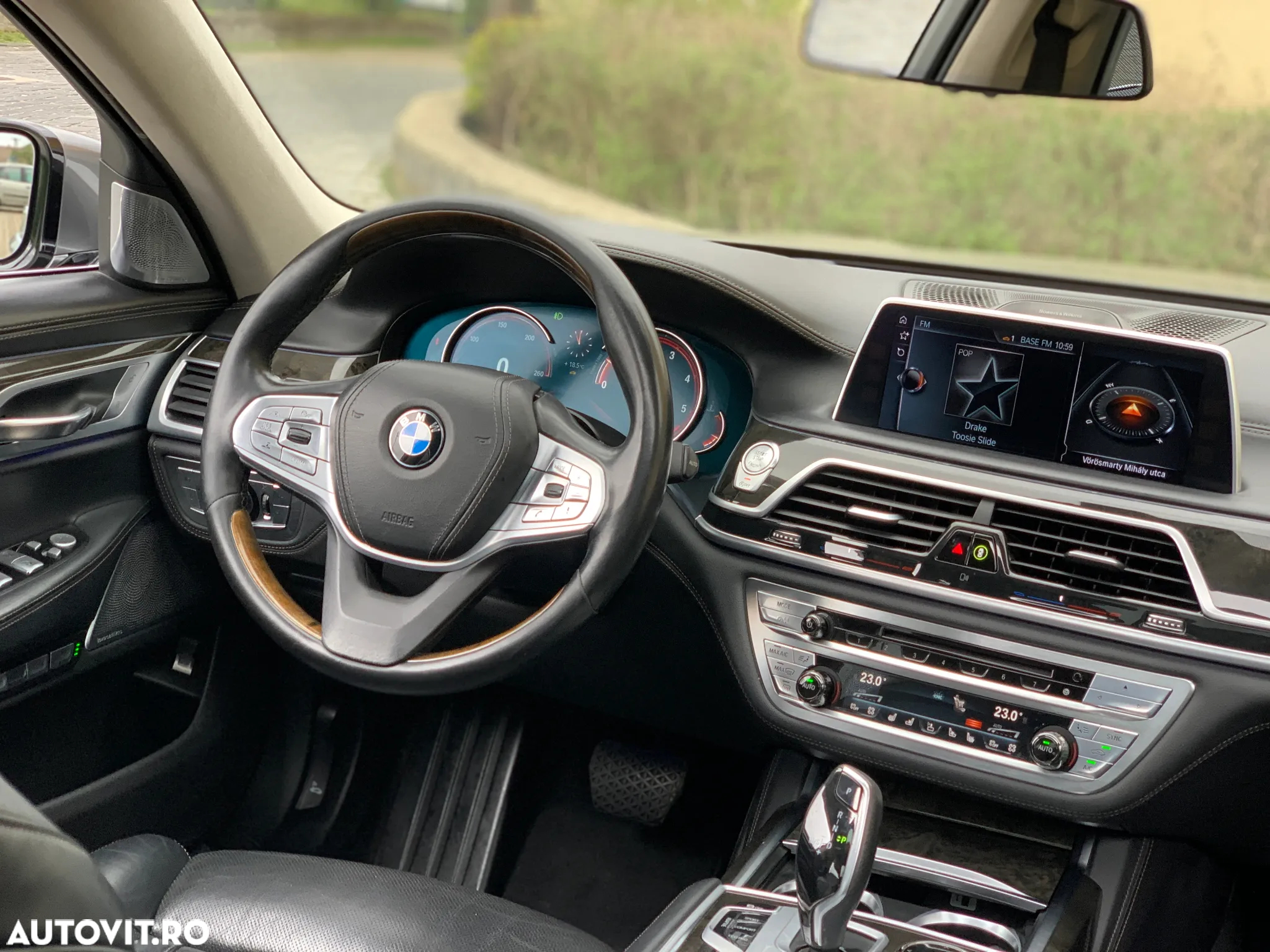 BMW Seria 7 740Ld xDrive - 24