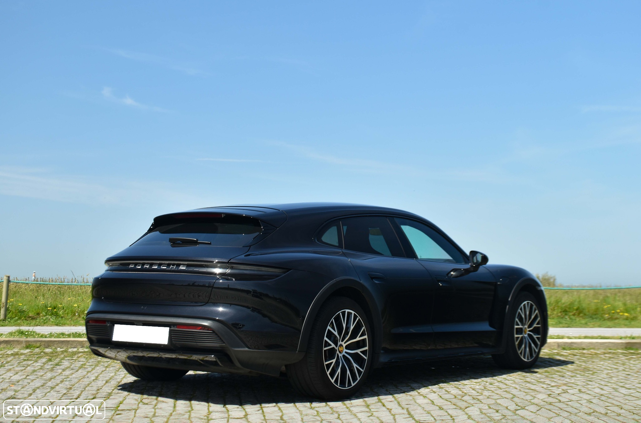 Porsche Taycan Cross Turismo 4S - 7