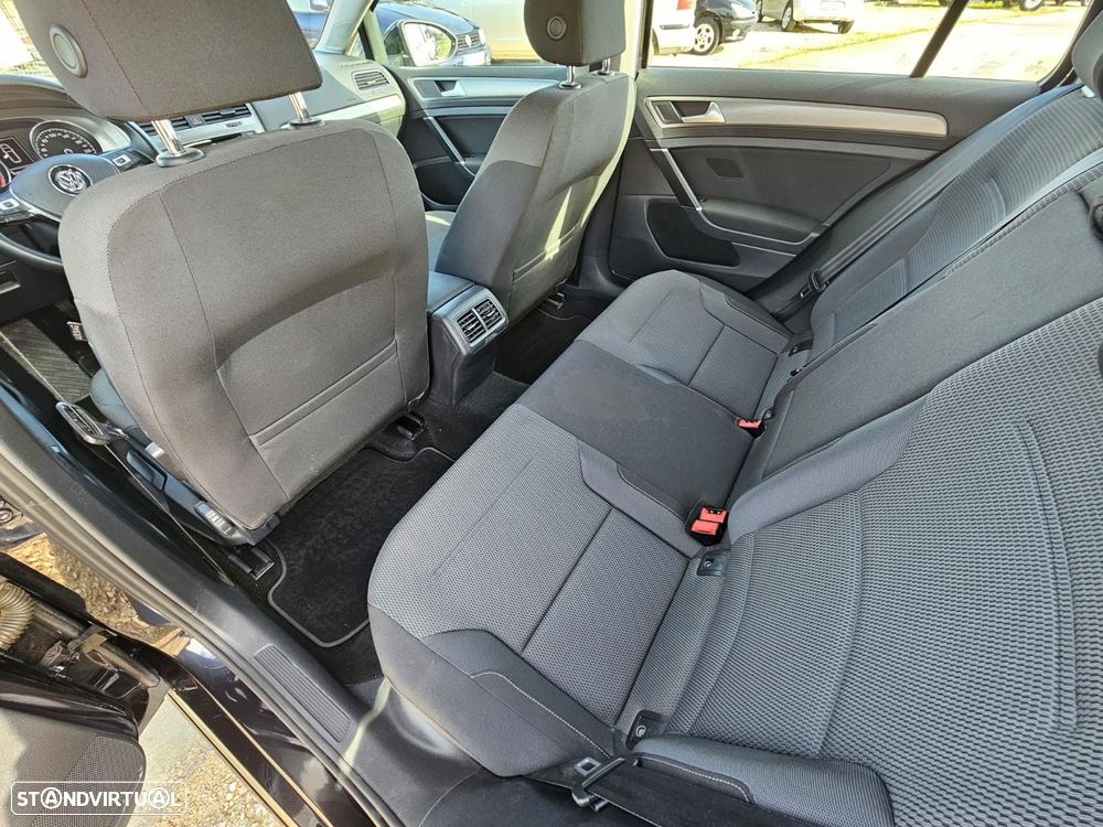 VW Golf Variant 1.6 TDi Confortline - 21