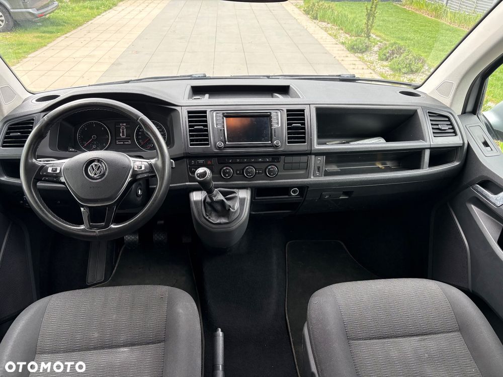 Volkswagen Caravelle - 8