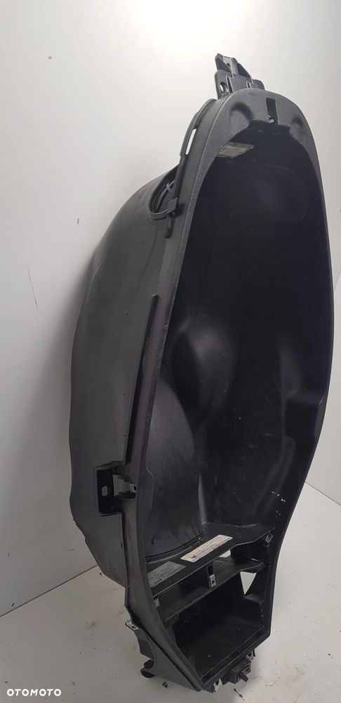 Piaggio MP3 300 Yourban Kufer Schowek Pod Siedzeniem - 2