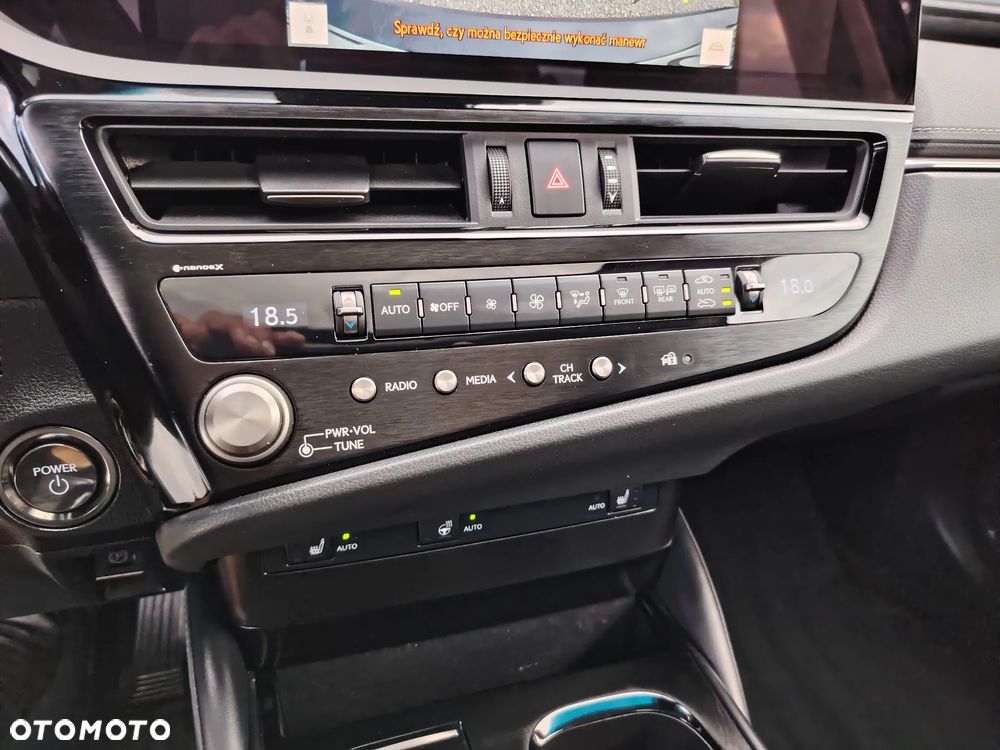 Lexus ES 300h Business Edition - 27