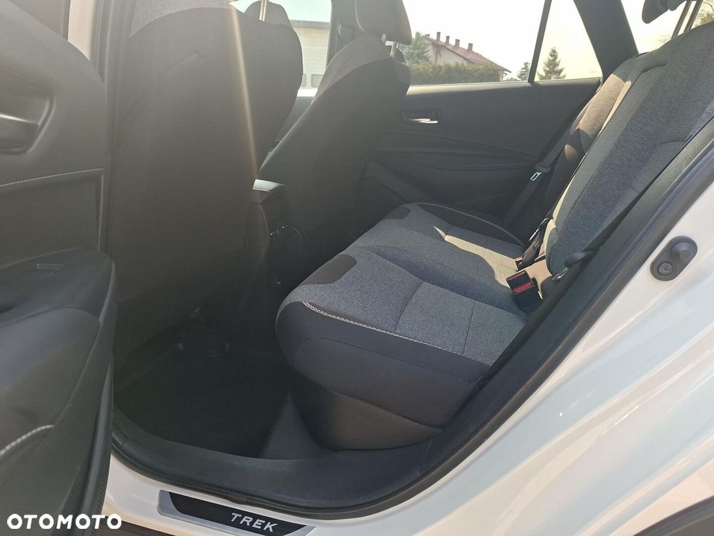 Toyota Corolla 2.0 Hybrid Trek - 16