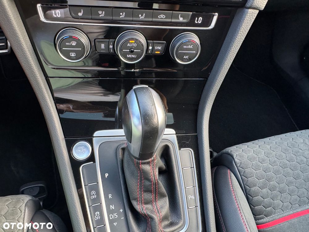 Volkswagen Golf GTI (BlueMotion Technology) DSG Performance - 24