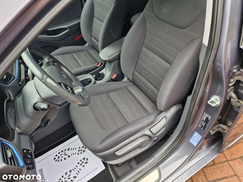 Hyundai IONIQ Hybrid Business - 16