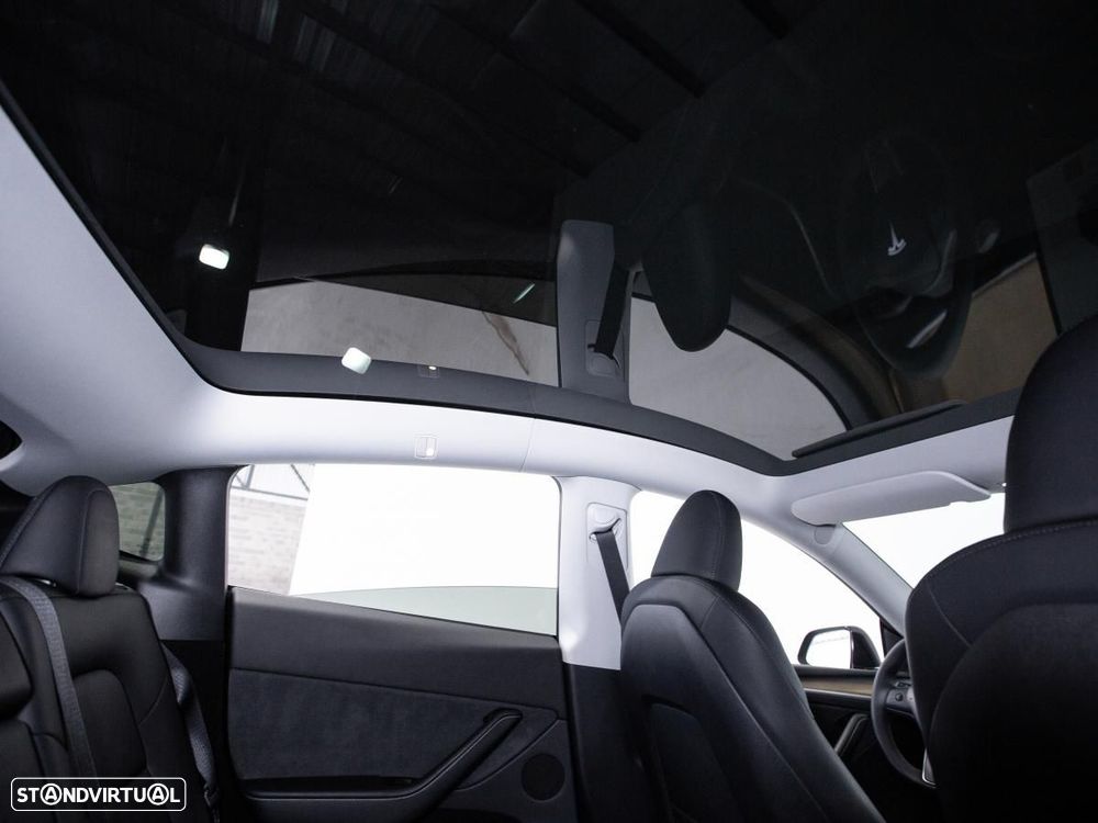 Tesla Model Y Long Range Dual Motor AWD - 12