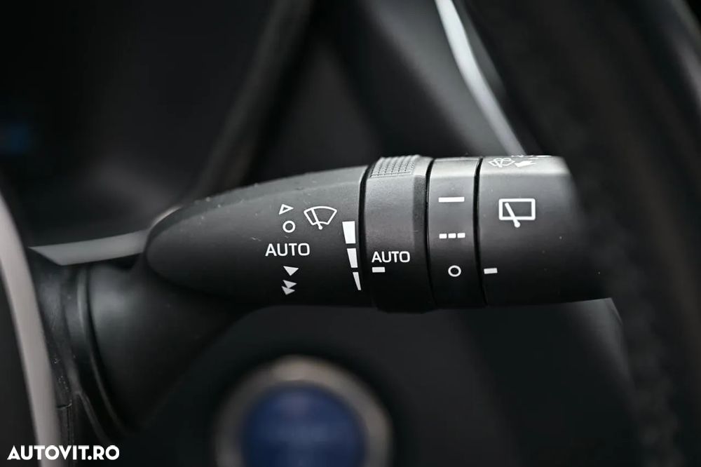 Toyota Corolla 1.8 Hybrid Business Edition - 14