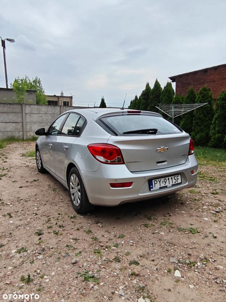 Chevrolet Cruze 1.6 LS - 2