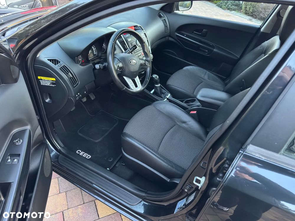 Kia Ceed 1.4 CVVT Dream-Team Edition - 6