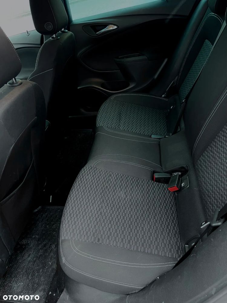 Opel Astra 1.4 T Dynamic S&S - 11