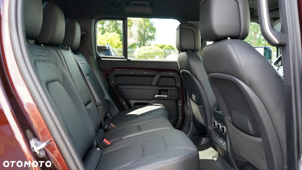 Land Rover Defender 3.0 D350 mHEV Outbound - 30
