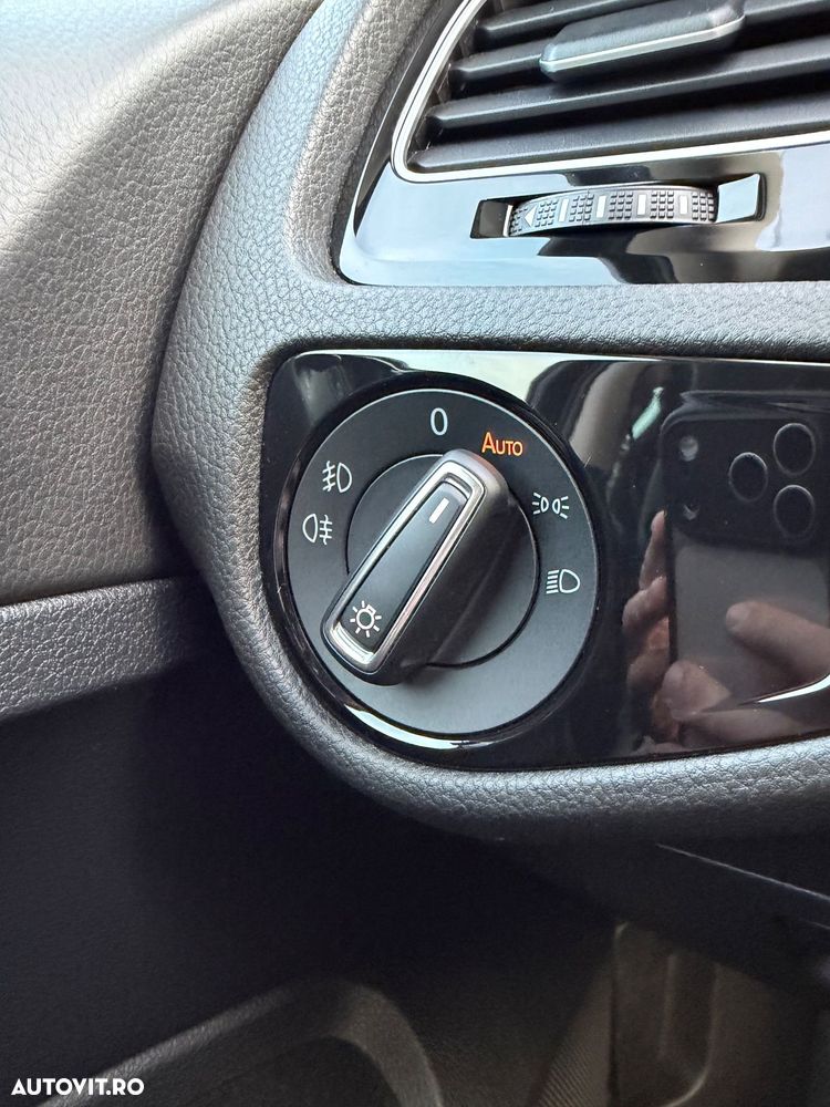 Volkswagen Golf 2.0 TDI Highline - 29