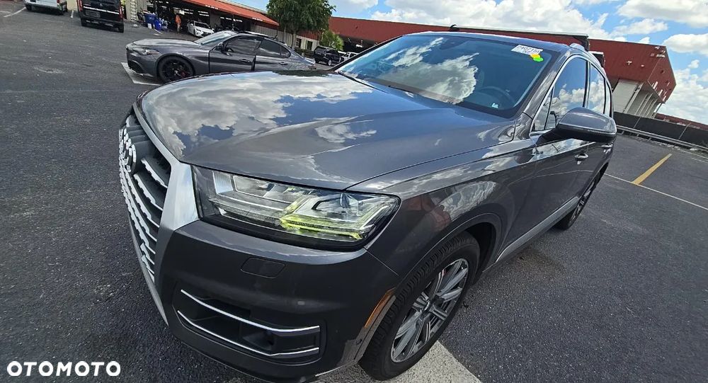 Audi Q7 - 1