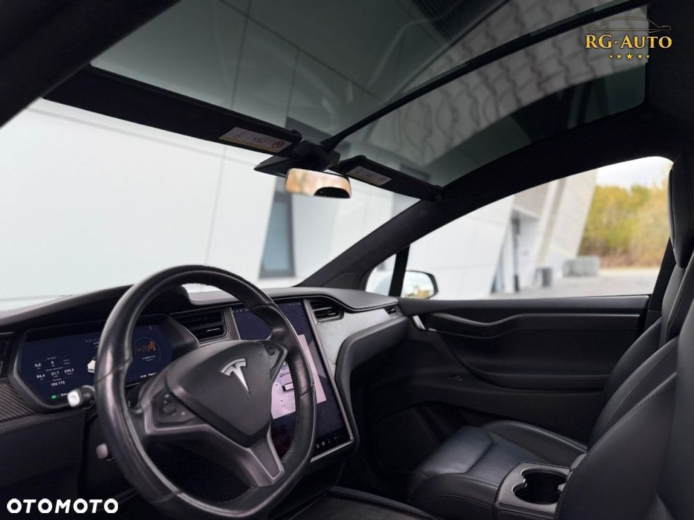 Tesla Model X - 34