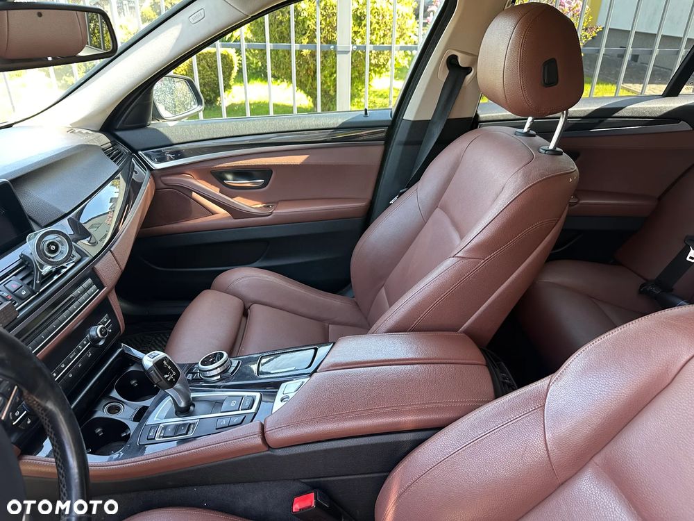 BMW Seria 5 520d Touring - 13