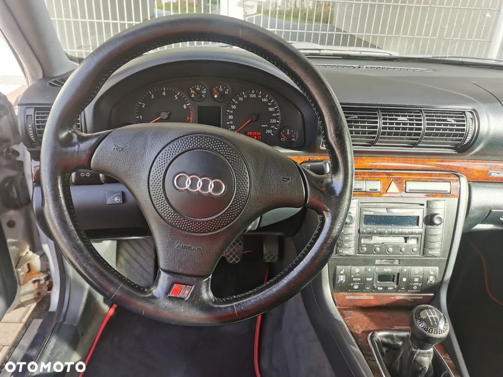 Audi A4 Limousine 2.4 Quattro - 33