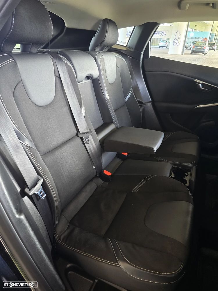 Volvo V40 D2 Powershift Momentum - 8