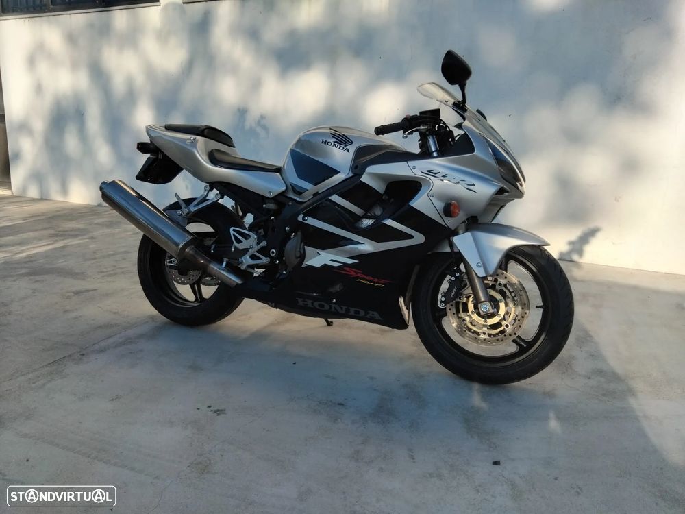 Honda CBR - 3