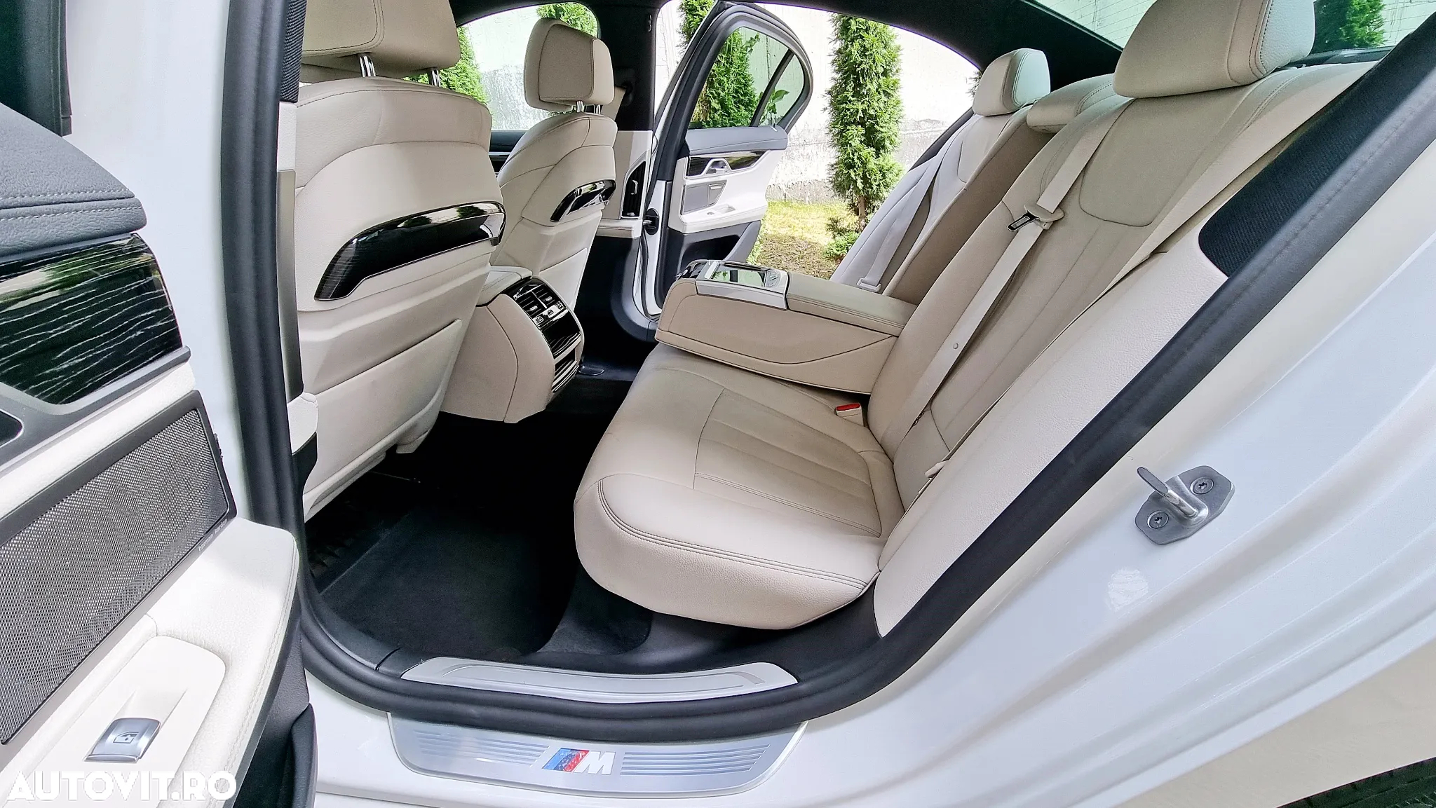 BMW Seria 7 745e - 12
