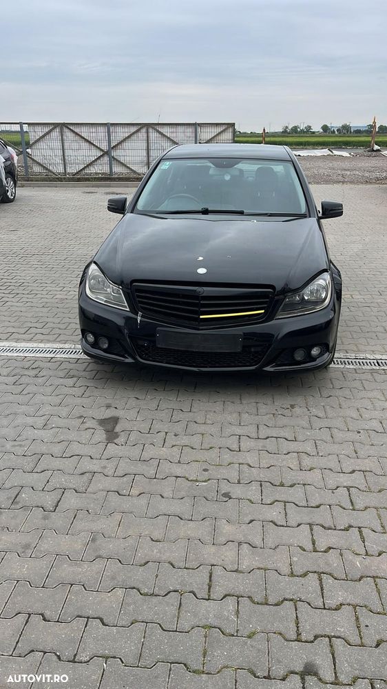 Dezmembram Mercedes-Benz C class 2.2 cdi din 2011 - 1