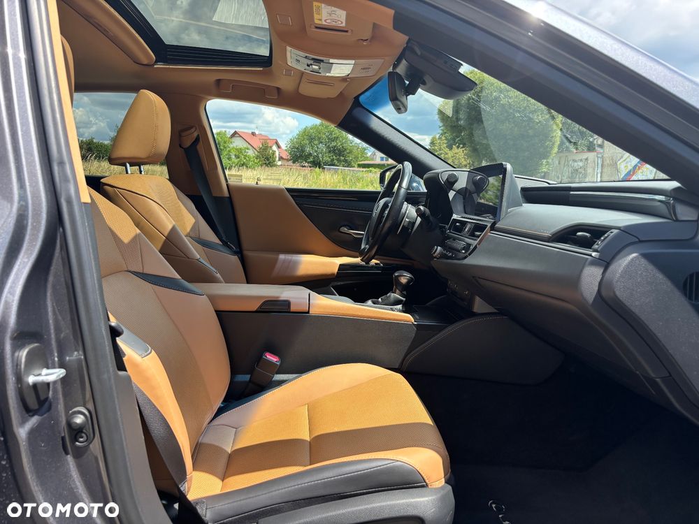 Lexus ES 300h Business Edition - 33
