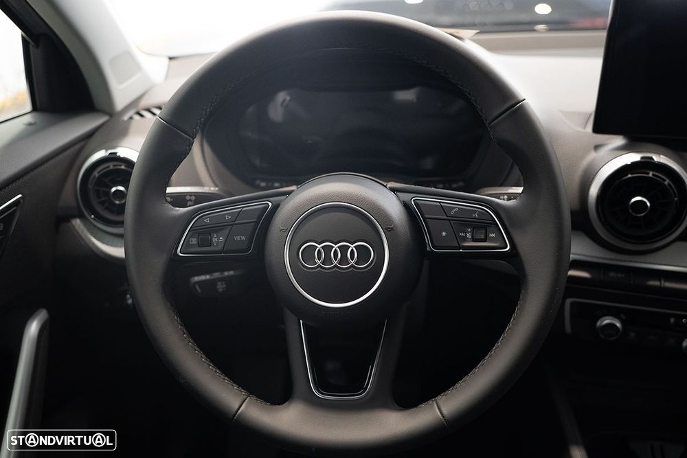 Audi Q2 30 TFSI SE Business - 12