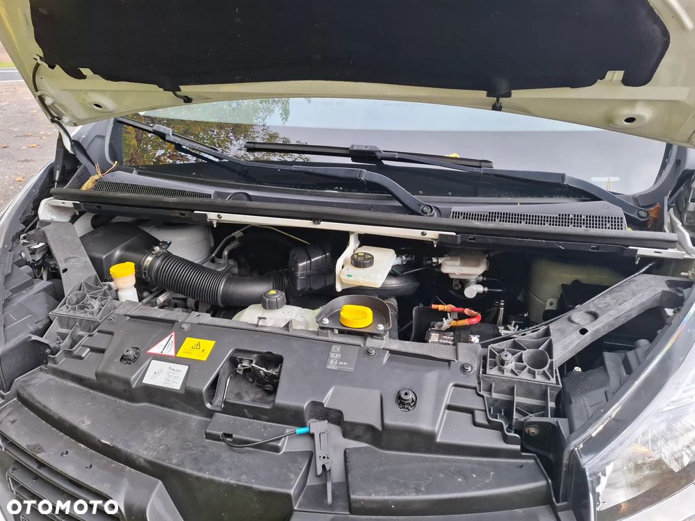 Renault TRAFIC VAT-1*KLIMATYZACJA*PEŁEN BLASZAK ! 3-OSOBOWY BEZ Ad Blue - 7