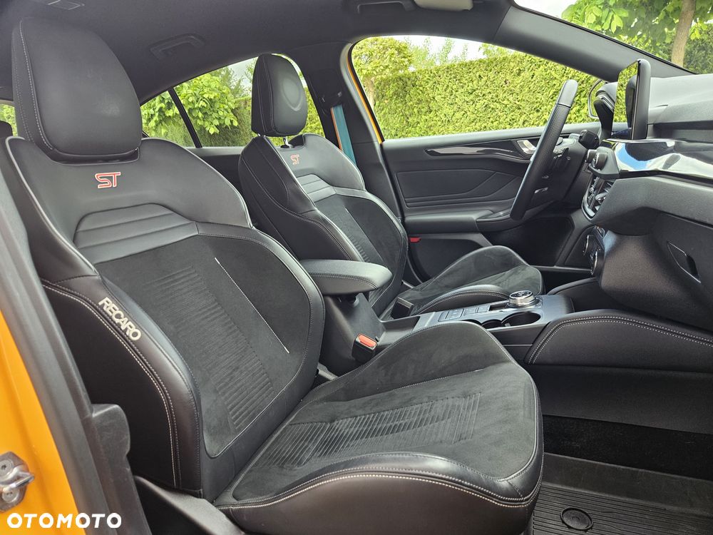 Ford Focus 2.3 EcoBoost S&S ST - 38