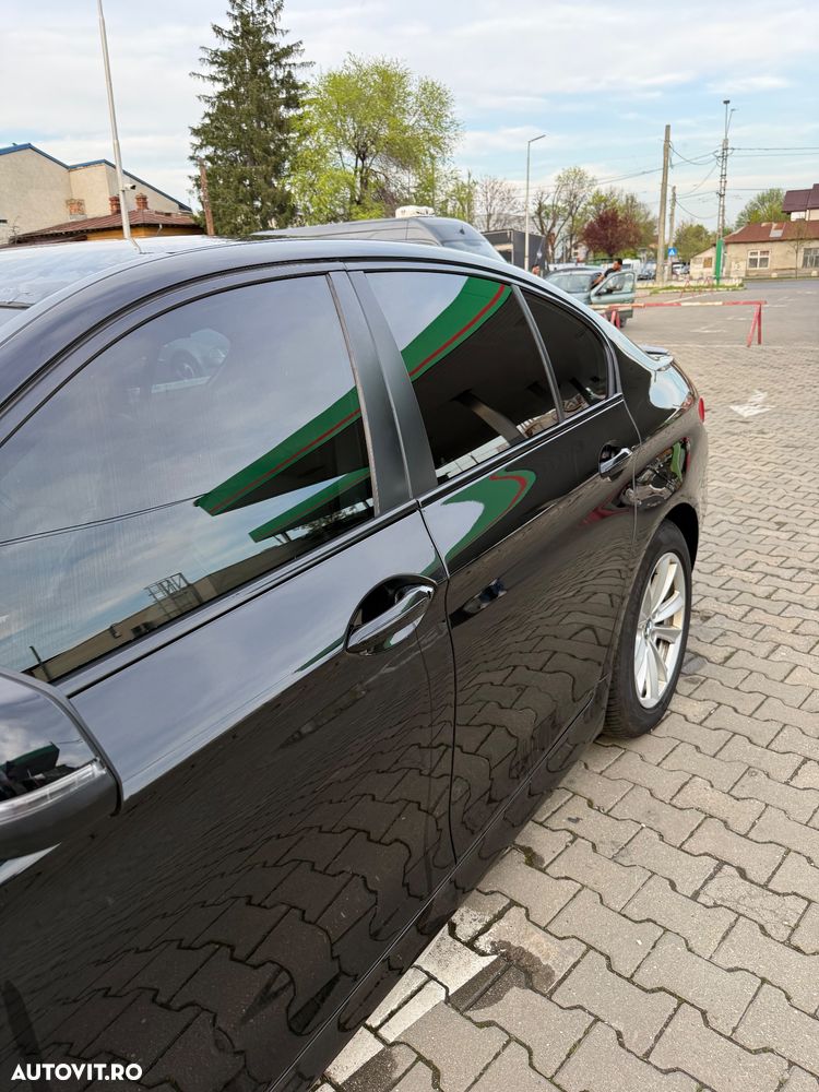 BMW Seria 5 520d Aut. - 11