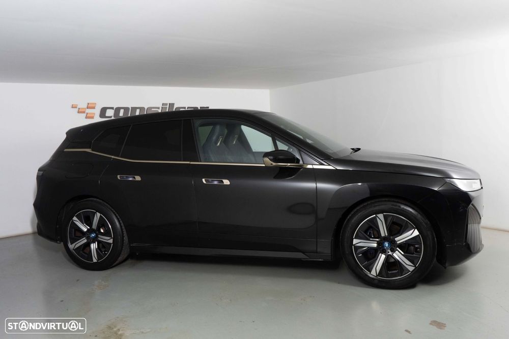 BMW iX xDrive 40 Pack Desportivo - 7