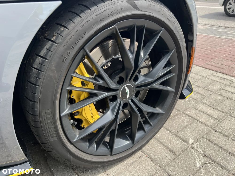 Aston Martin Vantage - 17