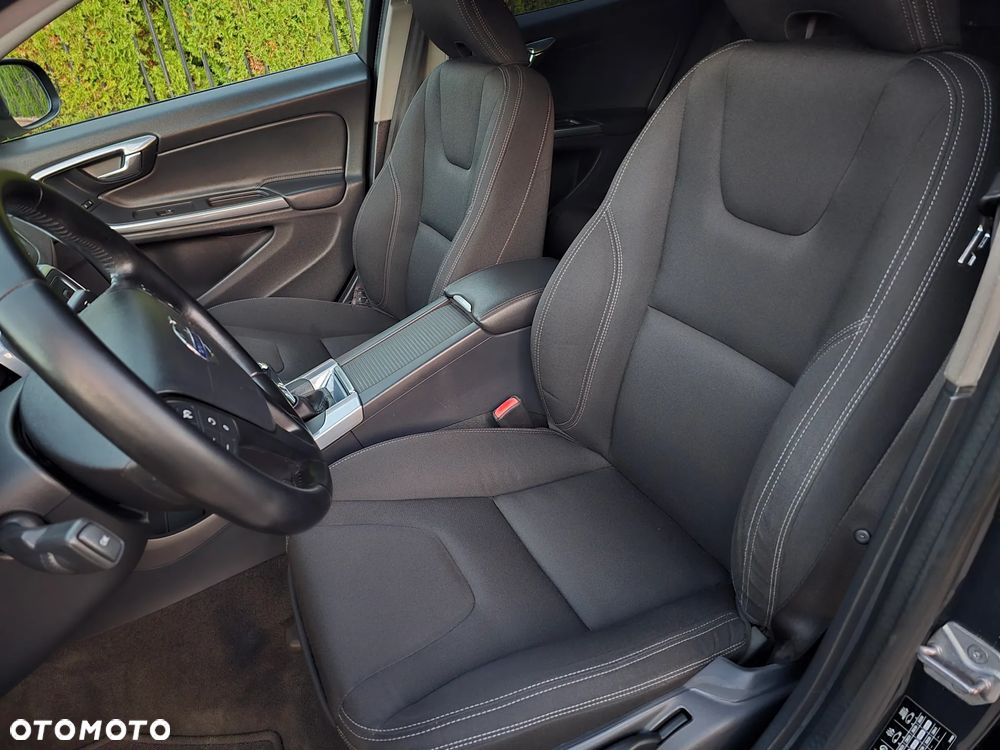 Volvo V60 D3 Drive-E Momentum - 17