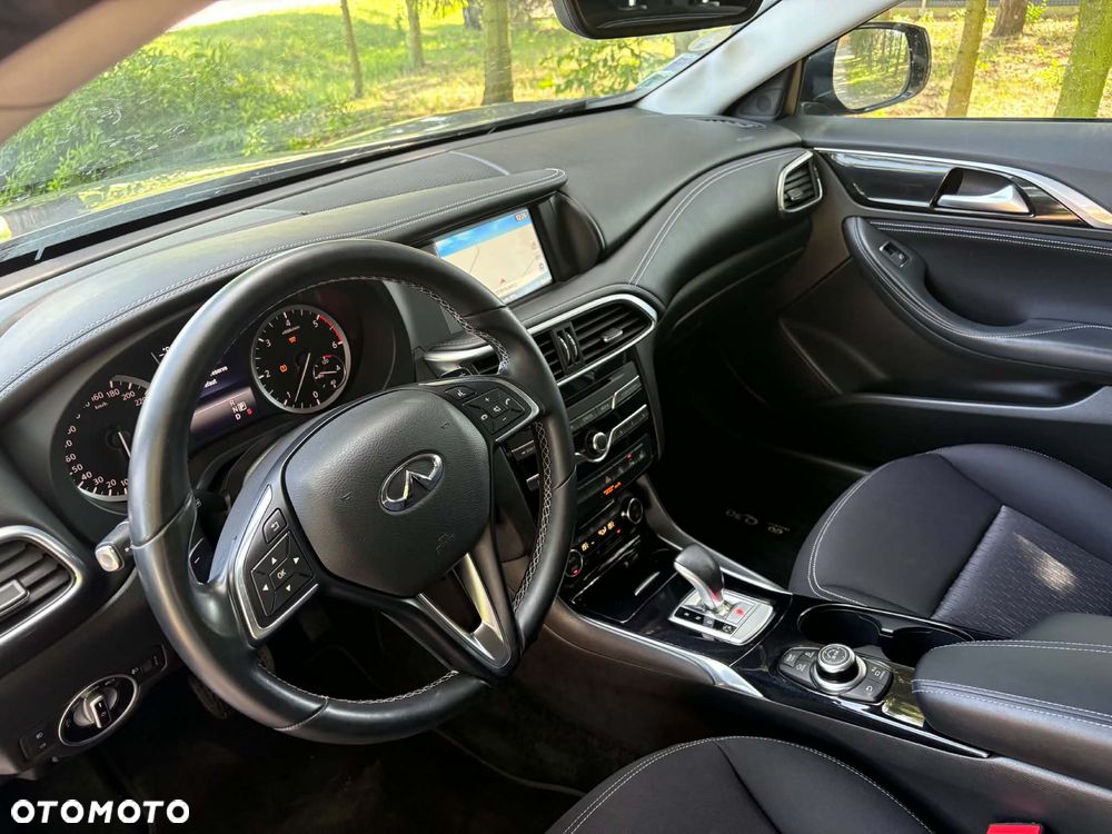 Infiniti Q30 - 10